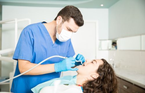 Dentist, treatment of pulpitis